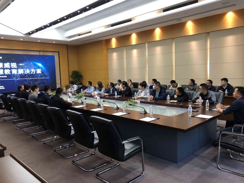 5-与？？？？？？？低视开展交流座谈会议.jpg