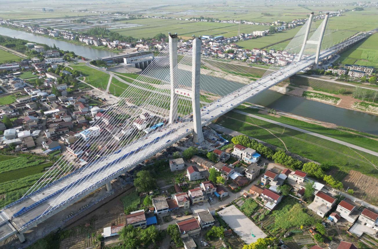 建设投资集团（原路桥集团）G347安九二期杨湾河特大桥。。。。。。。。拉菲国际供图